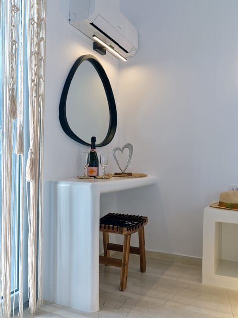 Deluxe Room, Sea View | Premium bedding, in-room safe, soundproofing, free WiFi