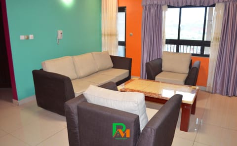 Business Suite, 1 Bedroom, Accessible, City View | Living area | 42-inch TV with satellite channels