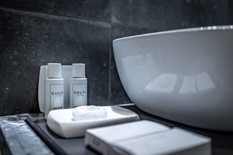 Superior Family Room | Bathroom | Shower, free toiletries, hair dryer, slippers