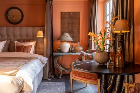 Egyptian cotton sheets, premium bedding, pillowtop beds, minibar