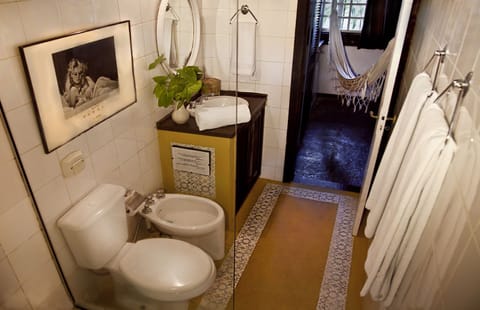 Suite Vila | Bathroom | Shower, towels