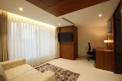 Junior Studio Suite | Living area | 43-inch Smart TV with satellite channels, TV