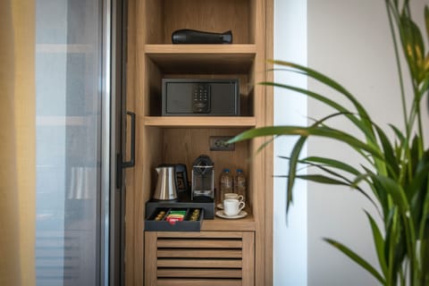 Grand Deluxe Room | Egyptian cotton sheets, premium bedding, pillowtop beds, minibar