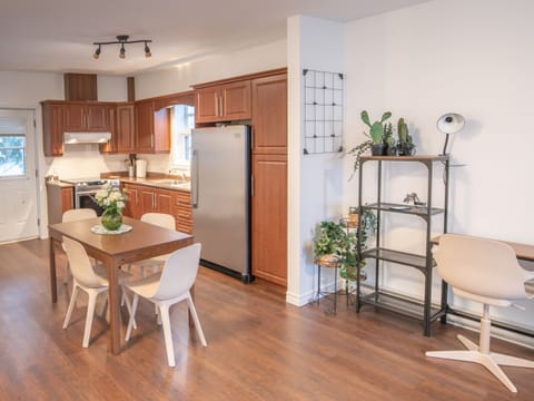 City Apartment | Shared kitchen | Coffee/tea maker, cookware/dishes/utensils