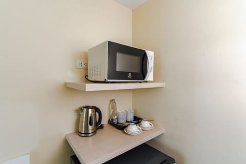 Studio | Private kitchen | Fridge, coffee/tea maker, electric kettle