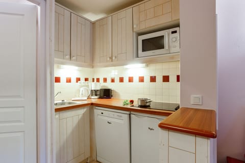 Apartment 6 people - 1 bedroom + 1 sleeping alcove | Private kitchen | Fridge, microwave, dishwasher, coffee/tea maker