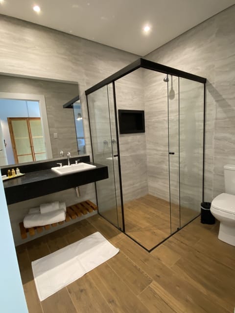 Minibar, soundproofing, free WiFi, bed sheets