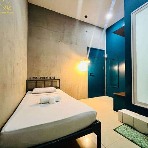 Premier Single Room, Private Bathroom | Desk, laptop workspace, free WiFi, bed sheets