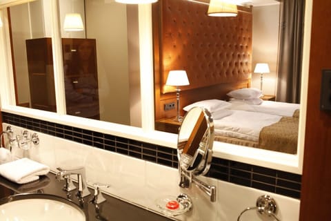 Deluxe Double Room | Bathroom