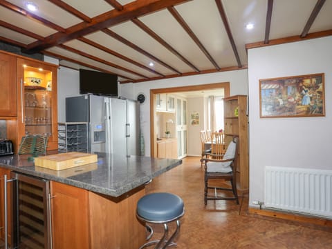 Fridge, dishwasher, electric kettle, toaster