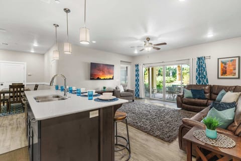 Condo, Multiple Beds, Patio, Mountain View (Walking on Sunshine) | Interior