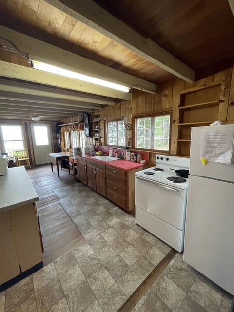 Cabin, 2 Bedrooms | Private kitchen | Fridge, oven, coffee/tea maker, toaster