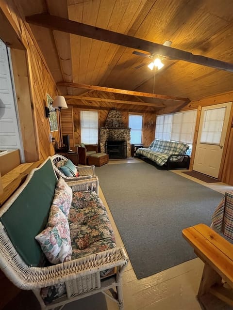 Cottage, 2 Bedrooms | Living area