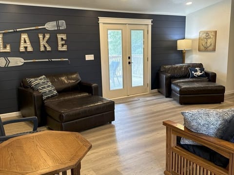 Charming Home, Lake View and Access - No Pets | Living area