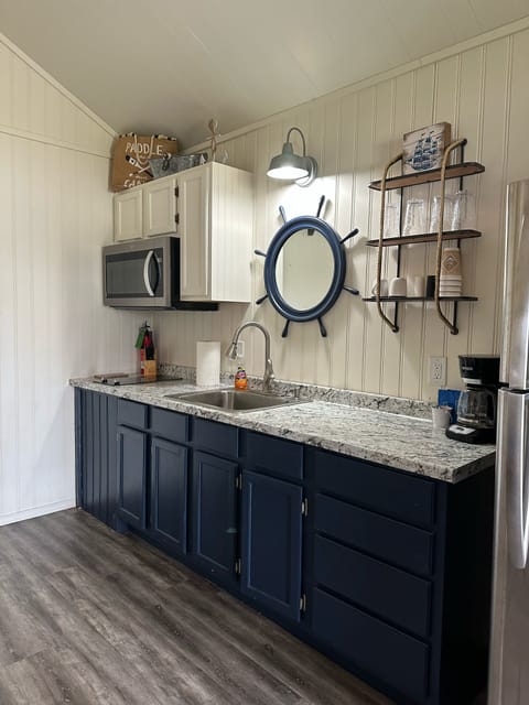 Lake View, Modern Cabin Lake Texoma, Screened Patio, Kitchenette - No Pets | Individually decorated, individually furnished, free WiFi, bed sheets