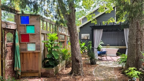 Bungalow, 1 Queen Bed, Patio, Garden View | Exterior