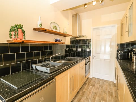 Cookware/dishes/utensils