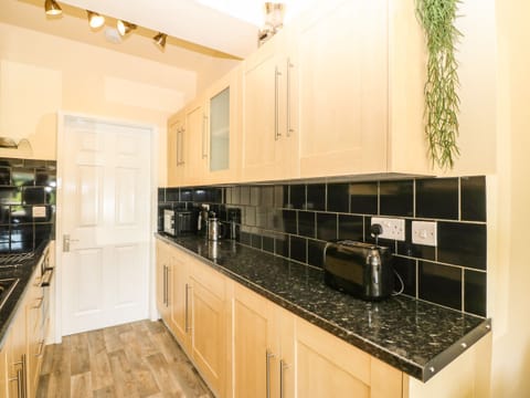 Cookware/dishes/utensils