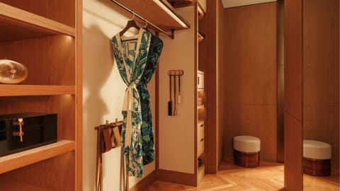 Ocean Deluxe Suite - Butler Service, Iliana Pool Club Access, 31 sqm Terrace with Burj Al Arab Views | Wardrobe