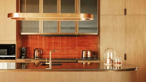 Full-size fridge, microwave, oven, stovetop