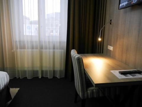 Basic Double Room | Desk, soundproofing, iron/ironing board, free WiFi