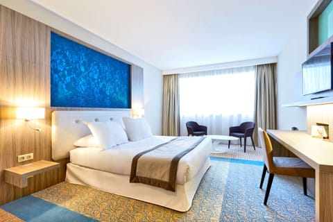 Superior Room (Spa Access) | Premium bedding, in-room safe, desk, laptop workspace