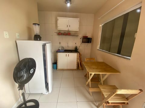 Basic Studio | Private kitchen | Fridge, microwave, blender, cookware/dishes/utensils