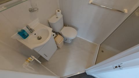 Deluxe Double Room (room 3) | Bathroom | Towels