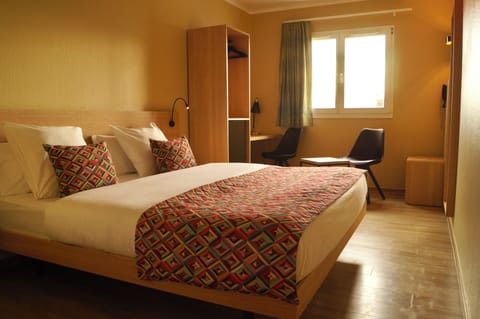 Double Room | Desk, blackout drapes, soundproofing, iron/ironing board