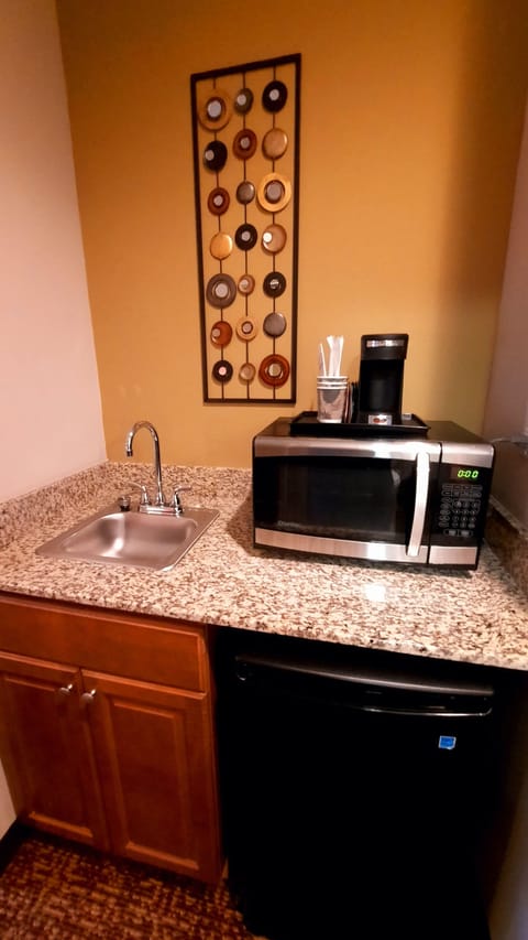 King Room | In-room safe, desk, laptop workspace, blackout drapes