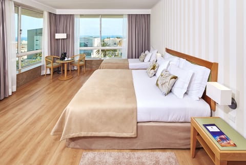 Double Room (extra bed) | Egyptian cotton sheets, Select Comfort beds, minibar, in-room safe