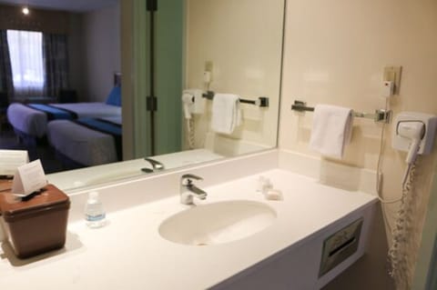 Standard Double Room, Courtyard View | Bathroom | Combined shower/tub, deep soaking tub, free toiletries, towels