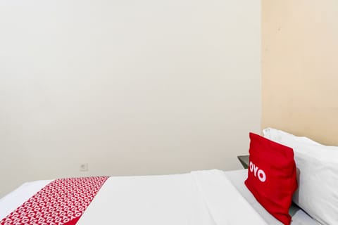 Standard Double Room | Desk, laptop workspace, bed sheets