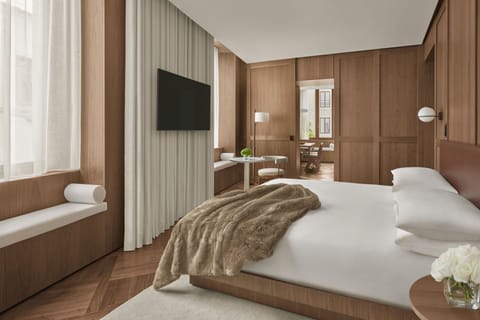 Signature Suite, 1 King Bed, Non Smoking | Premium bedding, minibar, in-room safe, individually decorated