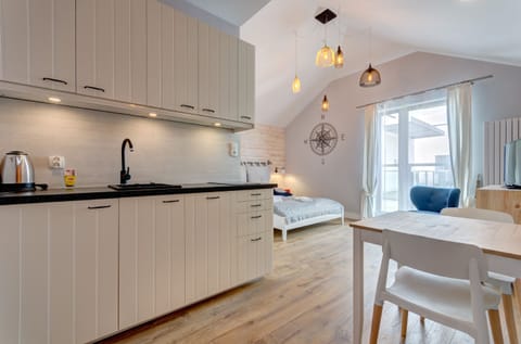 Studio (2 people) | Private kitchenette | Fridge, microwave, stovetop, dishwasher