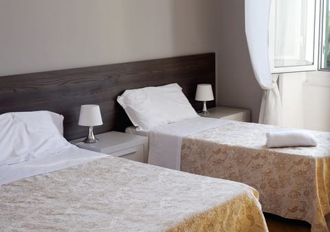 Triple Room | Premium bedding, down comforters, memory foam beds, minibar