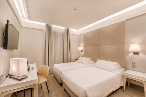 Deluxe Double Room | Down comforters, in-room safe, desk, laptop workspace