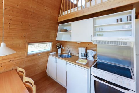 Deluxe Cabin | Private kitchen | Fridge, coffee/tea maker, highchair, coffee grinder