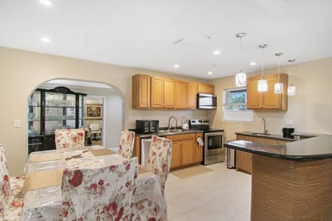 House, Multiple Beds, Pool Access, Pool View | Private kitchen | Fridge, microwave, oven, stovetop