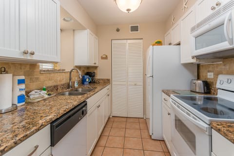 Condo, 3 Bedrooms | Private kitchen | Fridge, microwave, stovetop, coffee/tea maker