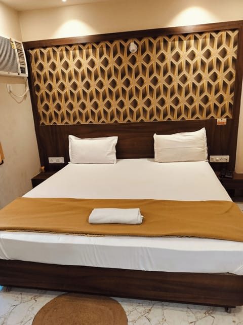 Deluxe Double Room, City View | Soundproofing, free WiFi, bed sheets