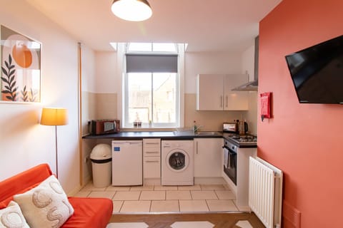 Apartment | Private kitchen | Fridge, microwave, oven, stovetop