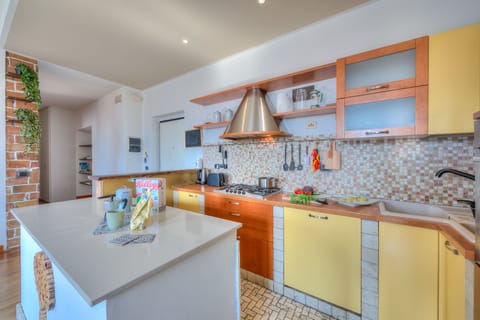 Family Apartment, 2 Bedrooms (Muri Di Arco) | Private kitchen | Fridge, microwave, oven, stovetop