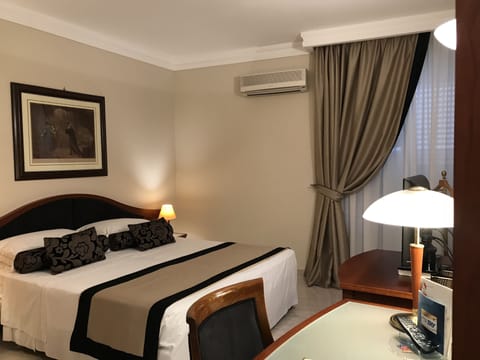 Deluxe Double or Twin Room, 1 King Bed | Hypo-allergenic bedding, minibar, in-room safe, desk