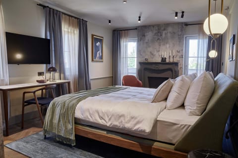 Deluxe Double Room Sea View with Balcony | 1 bedroom, in-room safe, desk, blackout drapes