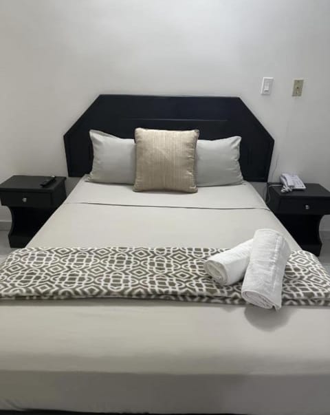 Basic Double Room | Iron/ironing board, free WiFi