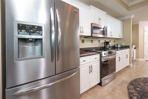 Condo, 4 Bedrooms | Private kitchen | Fridge, oven, coffee/tea maker, toaster