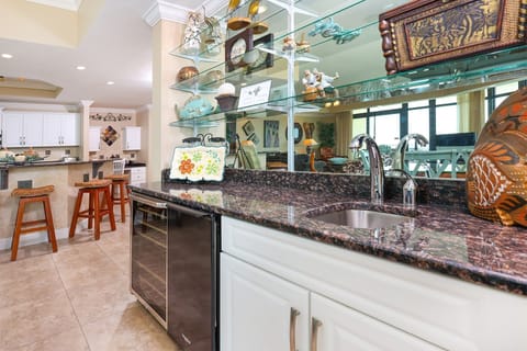 Condo, 4 Bedrooms | Private kitchen | Fridge, oven, coffee/tea maker, toaster