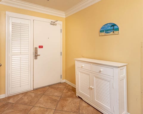 Condo, 3 Bedrooms | Interior