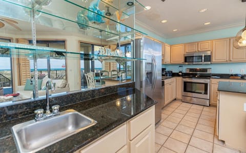 Condo, 3 Bedrooms | Private kitchen | Fridge, oven, coffee/tea maker, dining tables